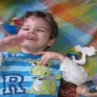 Radosť vyjadruje úsmevom Radosť vyjadruje úsmevom